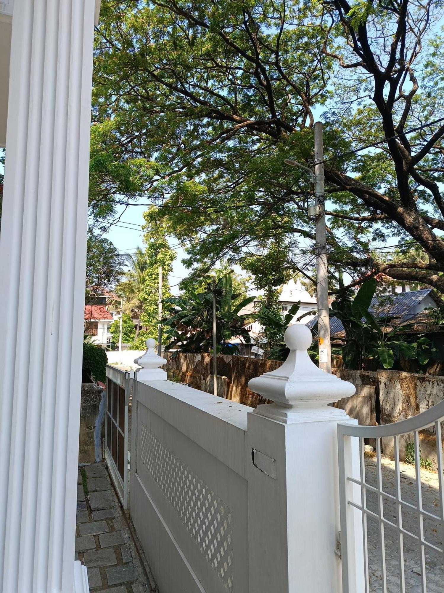 Elzas Fort Inn Kochi Екстериор снимка